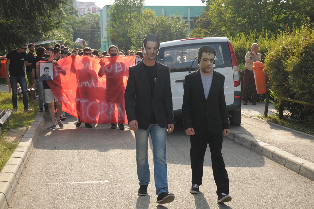 PROTEST/STUDENȚI: ”Marș Costoiu, fugi și du gunoiu!”. Pentru toamnă se anunță proteste studențești în toată țara (Galerie FOTO)