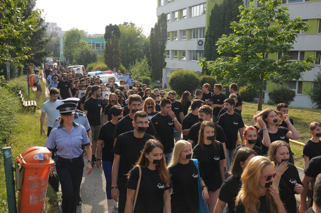 PROTEST/STUDENȚI: ”Marș Costoiu, fugi și du gunoiu!”. Pentru toamnă se anunță proteste studențești în toată țara (Galerie FOTO)