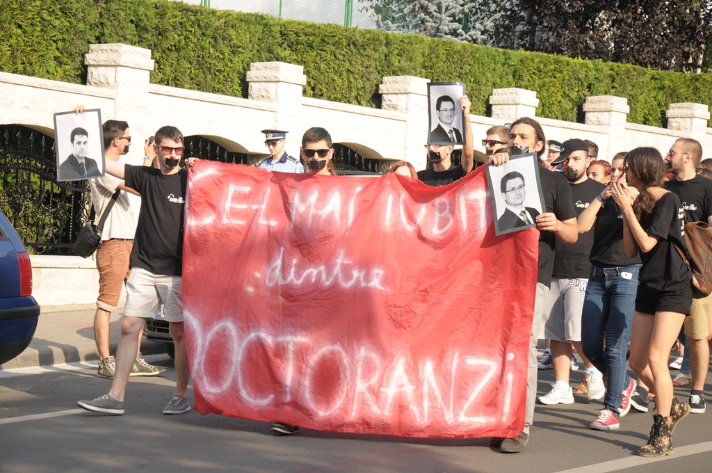 PROTEST/STUDENȚI: ”Marș Costoiu, fugi și du gunoiu!”. Pentru toamnă se anunță proteste studențești în toată țara (Galerie FOTO)