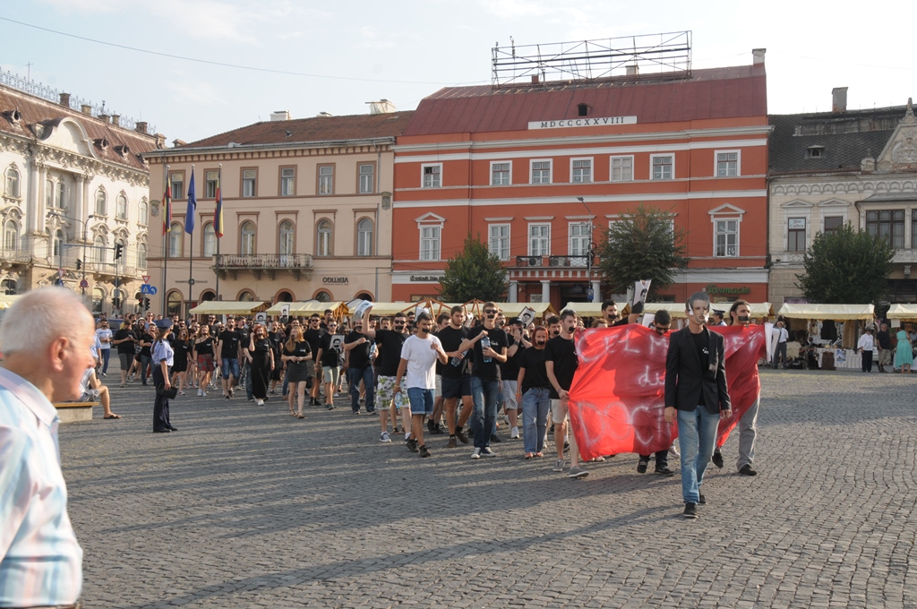 PROTEST/STUDENȚI: ”Marș Costoiu, fugi și du gunoiu!”. Pentru toamnă se anunță proteste studențești în toată țara (Galerie FOTO)