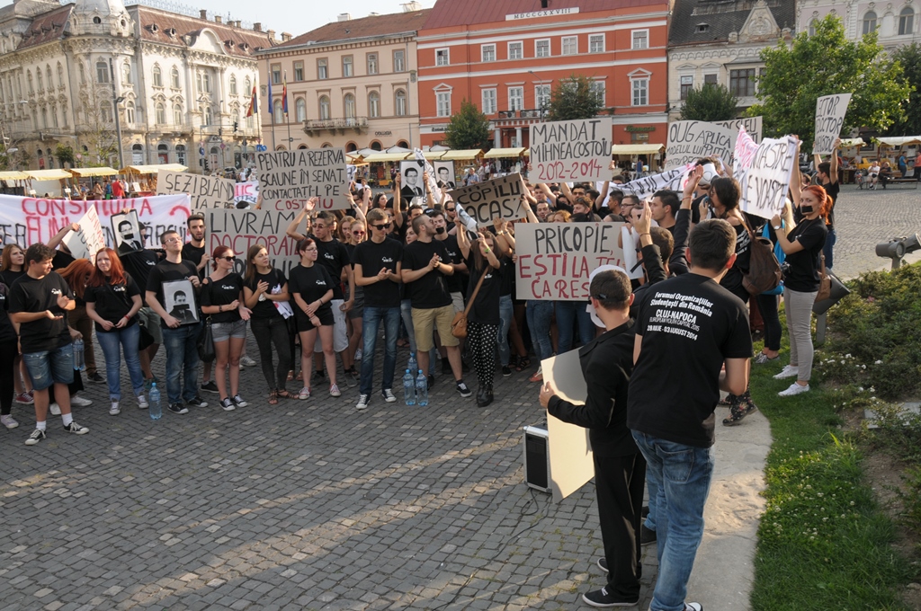 PROTEST/STUDENȚI: ”Marș Costoiu, fugi și du gunoiu!”. Pentru toamnă se anunță proteste studențești în toată țara (Galerie FOTO)