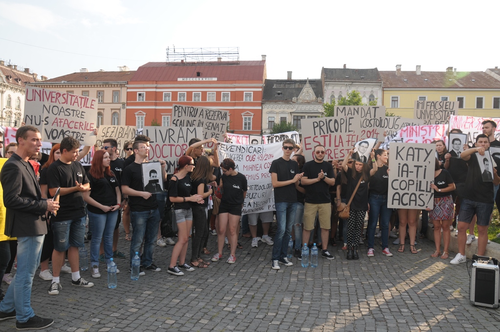 PROTEST/STUDENȚI: ”Marș Costoiu, fugi și du gunoiu!”. Pentru toamnă se anunță proteste studențești în toată țara (Galerie FOTO)