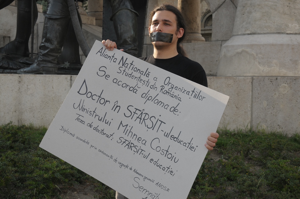 PROTEST/STUDENȚI: ”Marș Costoiu, fugi și du gunoiu!”. Pentru toamnă se anunță proteste studențești în toată țara (Galerie FOTO)