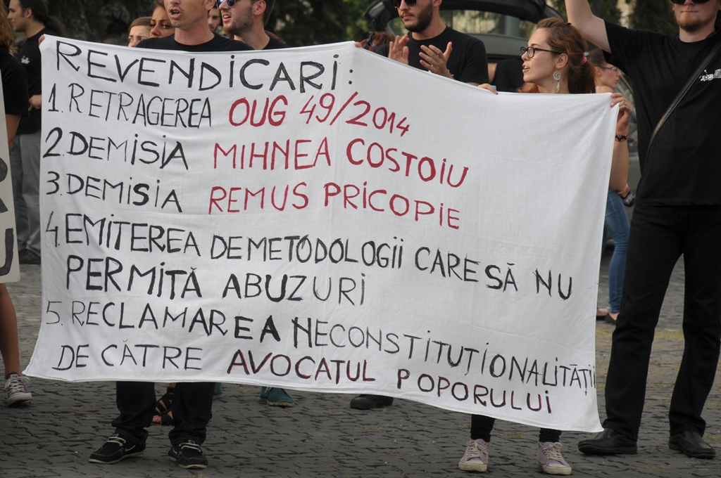 PROTEST/STUDENȚI: ”Marș Costoiu, fugi și du gunoiu!”. Pentru toamnă se anunță proteste studențești în toată țara (Galerie FOTO)