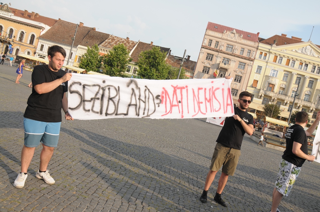 PROTEST/STUDENȚI: ”Marș Costoiu, fugi și du gunoiu!”. Pentru toamnă se anunță proteste studențești în toată țara (Galerie FOTO)