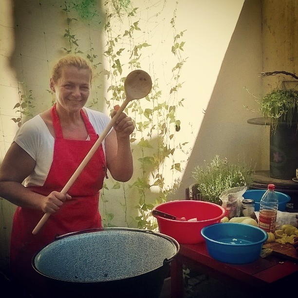 IMPLICARE. Roșia Montană a pornit prin țară: vineri la Alba, sâmbătă la Turda, joi ajunge la București. Inclusiv cu sirop de afine sau țuică de la Eugen David (GALERIE FOTO)