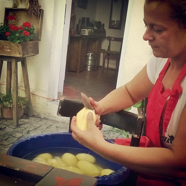 IMPLICARE. Roșia Montană a pornit prin țară: vineri la Alba, sâmbătă la Turda, joi ajunge la București. Inclusiv cu sirop de afine sau țuică de la Eugen David (GALERIE FOTO)
