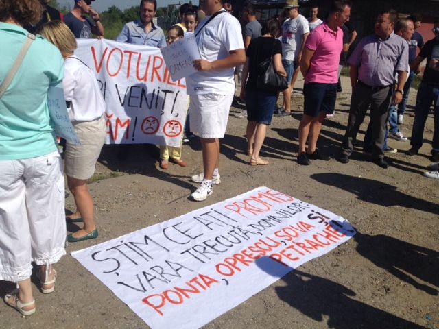 ”Vreți voturile noastre? Respectați-vă promisiunile!” Protest în București împotriva lui Ponta, Oprescu, Dragnea și Petrache. VEZI GALERIE FOTO!