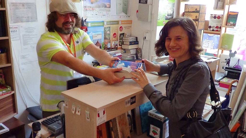 Clujenii se pregătesc să-l întâmpine pe Alexandru Popescu. GALERIE FOTO: Librar pentru o cauză și imagini de pe traseul ultimelor zile