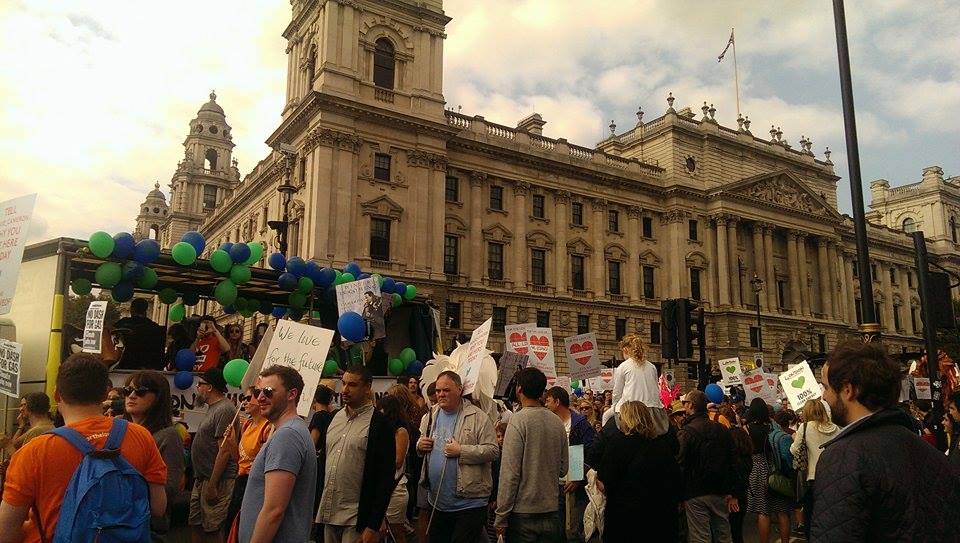 PROTEST pentru istoria omenirii: 400.000 de oameni în stradă la New York. Români la protestele de la Paris și Londra (GALERIE FOTO)
