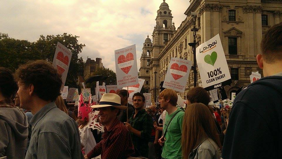 PROTEST pentru istoria omenirii: 400.000 de oameni în stradă la New York. Români la protestele de la Paris și Londra (GALERIE FOTO)