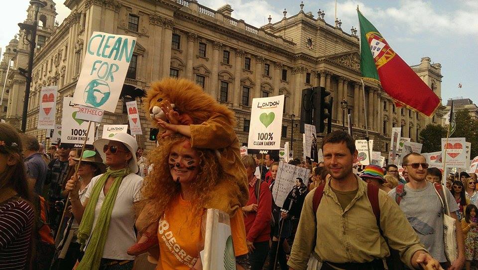 PROTEST pentru istoria omenirii: 400.000 de oameni în stradă la New York. Români la protestele de la Paris și Londra (GALERIE FOTO)