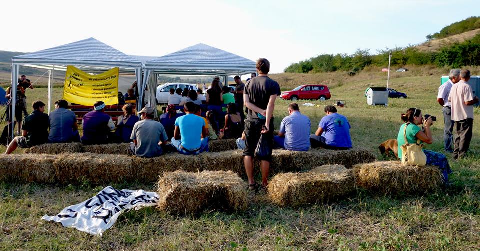 ”Totul e clar, fracturăm pe un dolar!” ManiFEST, primul festival anti-fracking din România: mărturii, înregistrări VIDEO și galerie FOTO