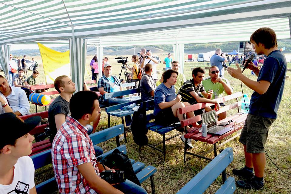 ”Totul e clar, fracturăm pe un dolar!” ManiFEST, primul festival anti-fracking din România: mărturii, înregistrări VIDEO și galerie FOTO
