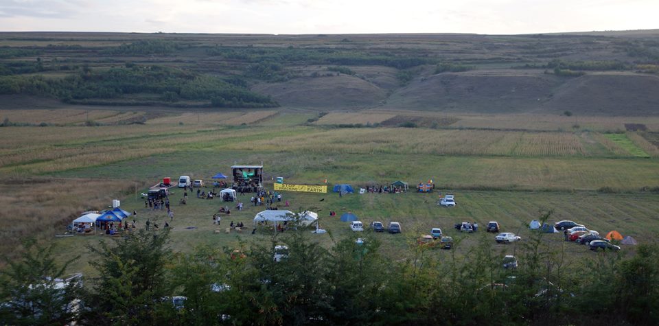 ”Totul e clar, fracturăm pe un dolar!” ManiFEST, primul festival anti-fracking din România: mărturii, înregistrări VIDEO și galerie FOTO