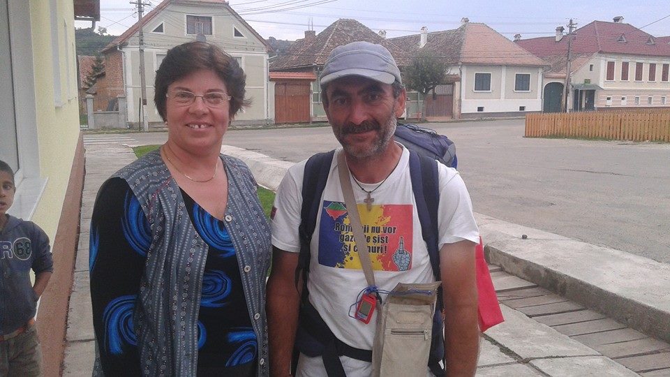 ”Am fost claxonat pe ritmul bătăilor în bidoane de la proteste”. 3.000 de km pe jos către Parlamentul European. Jurnal și galerie FOTO