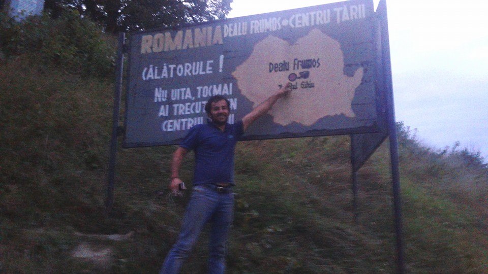 ”Am fost claxonat pe ritmul bătăilor în bidoane de la proteste”. 3.000 de km pe jos către Parlamentul European. Jurnal și galerie FOTO