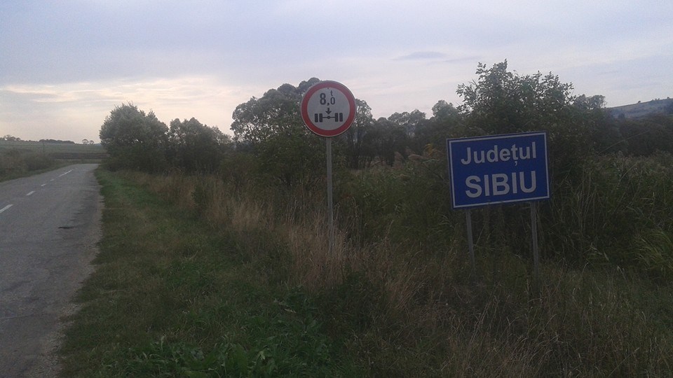”Am fost claxonat pe ritmul bătăilor în bidoane de la proteste”. 3.000 de km pe jos către Parlamentul European. Jurnal și galerie FOTO