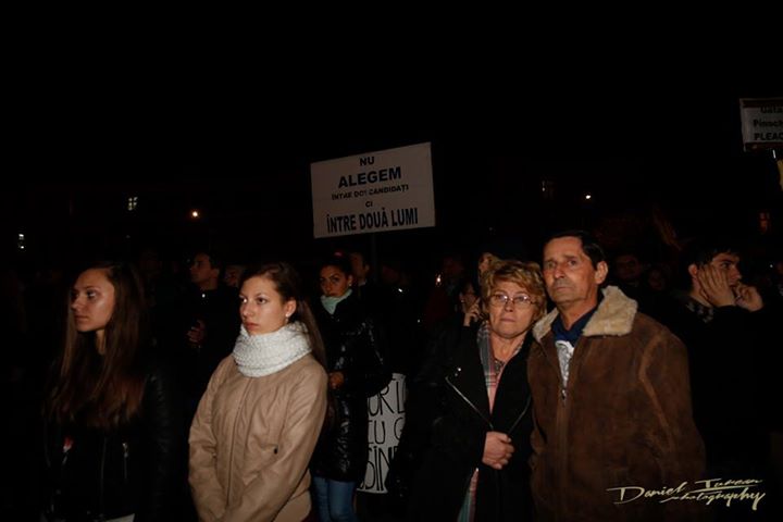Vulcanul de la Cluj. Galerie FOTO cu protestul uriaș și cum au încercat pesediștii să-i provoace pe manifestanți cu o găină moartă