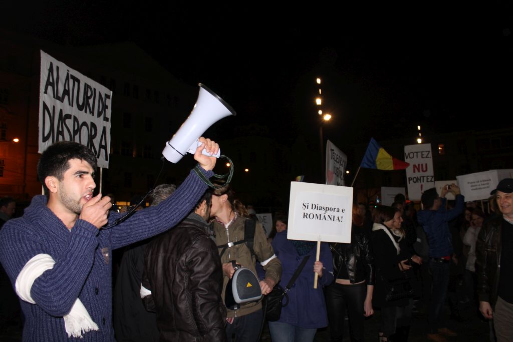 IMPRESIONANT: Peste 10.000 de clujeni la marșul de solidaritate cu diaspora. Galerie FOTO & VIDEO