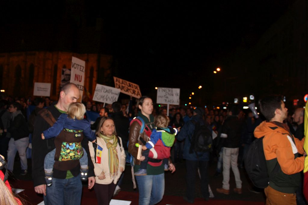 IMPRESIONANT: Peste 10.000 de clujeni la marșul de solidaritate cu diaspora. Galerie FOTO & VIDEO