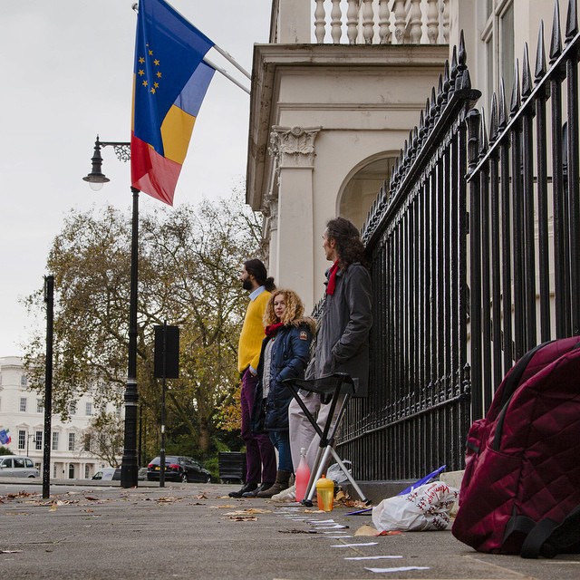 Flashmob la Londra: ”Om de rând” la rând la vot (Galerie FOTO)