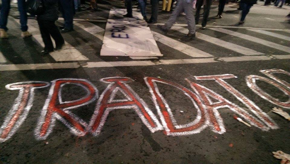 EMOȚIONANT: Sute de persoane în Piața Universității, pentru a comemora 25 de ani de la Revoluție: “Eroii nu mor niciodată!” (Galerie FOTO)