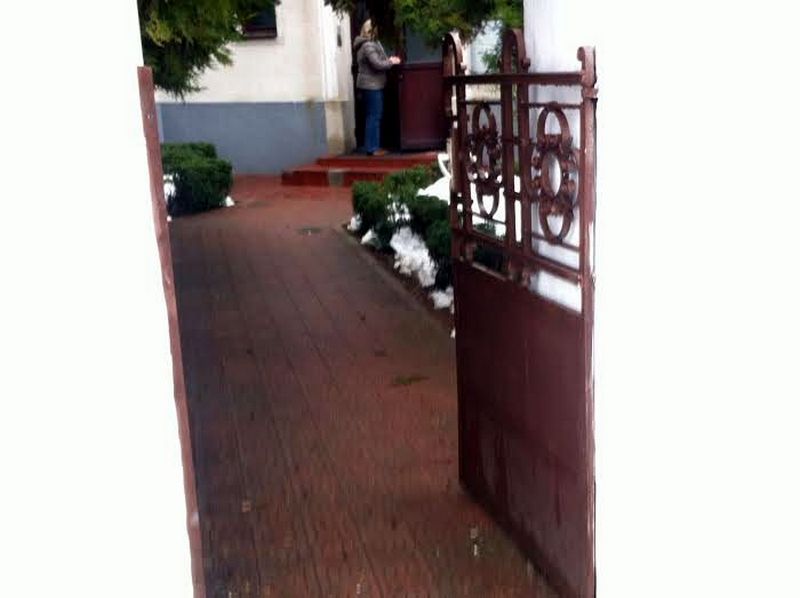 Accesul la informația de interes public și la servicii pentru persoanele cu dizabilități, un coșmar în instituţiile publice (GALERIE FOTO)