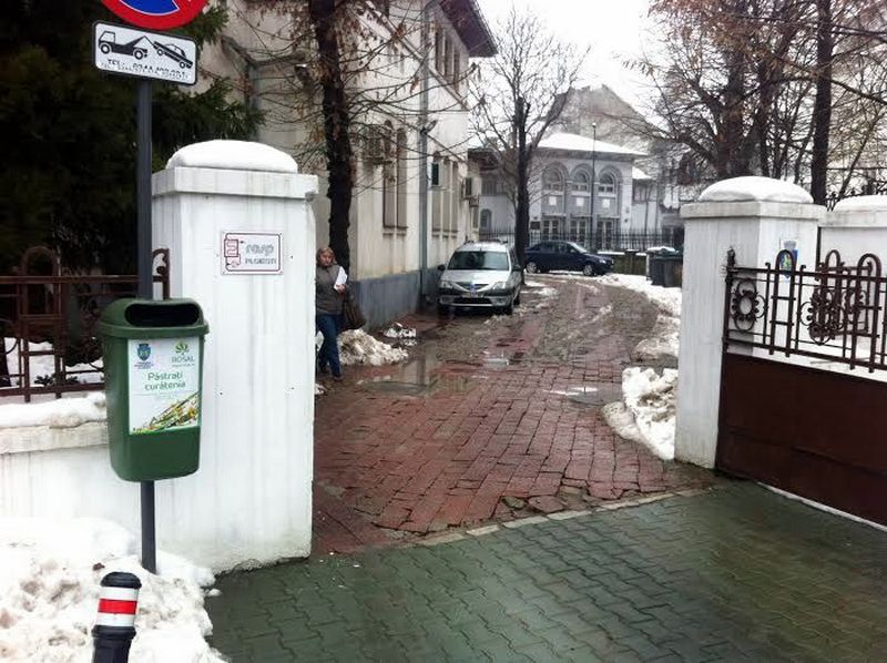 Accesul la informația de interes public și la servicii pentru persoanele cu dizabilități, un coșmar în instituţiile publice (GALERIE FOTO)