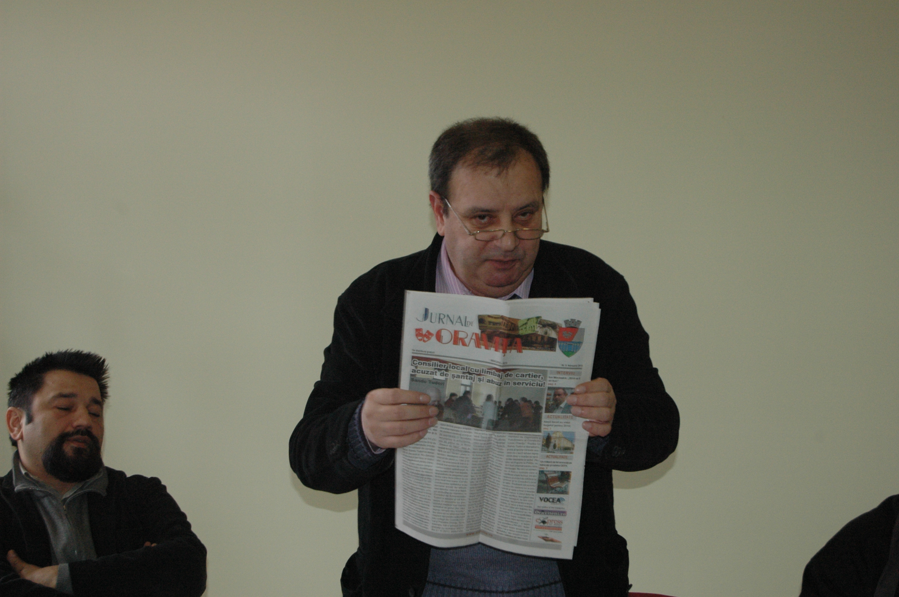 “S-o pozeze pe mă-sa câţi dinţi are în gură”. Consilierul local cu vocabular violent şi declaraţii de avere lovite de Alzheimer