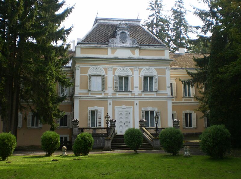Centrul Cultural de la Arcuş riscă să ajungă în stradă. Petiţie pentru păstrarea Castelului Szentkereszty