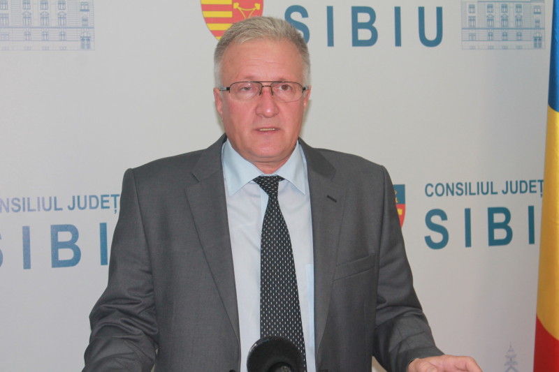 Preşedintele Consiliul Judeţean Sibiu, condamnat definitiv pentru că i-a plătit soţiei salariu din bani publici