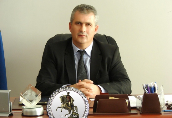 Primarul comunei Şelimbăr, funcţionari ai primăriei şi consilieri locali, cercetaţi de DNA pentru fraude de peste 114 milioane euro