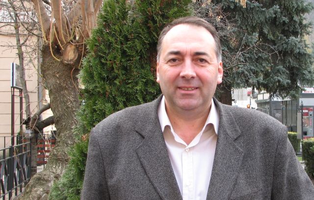 Măsura nesimțirii politice. În timp ce românii protestau în stradă, primarul din Bran fost prins în flagrant când își lua „partea” de 10% dintr-un contract pe bani publici