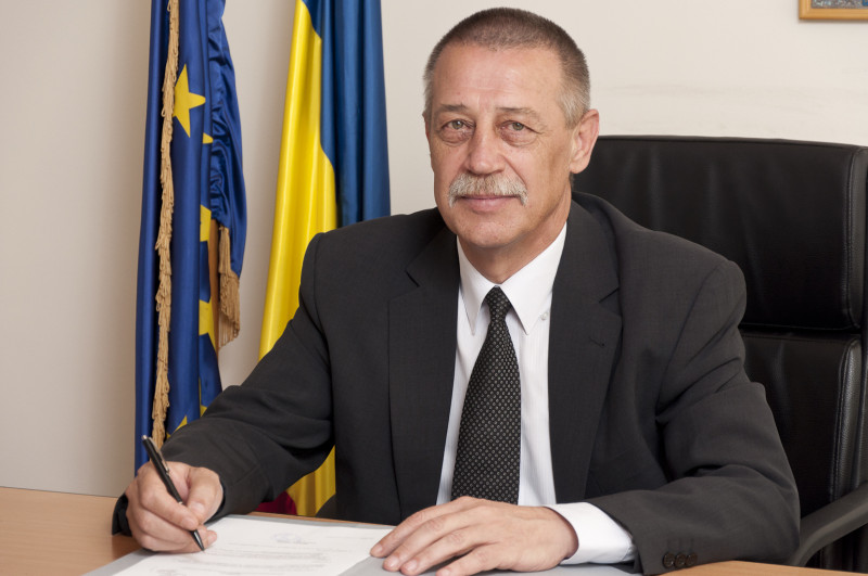 Protestatarii din Mediaş cer demisia primarului, cercetat de DNA pentru corupţie. “Câţi ar trebui să ieșim în stradă ca să înțelegeți că ne-am săturat?”