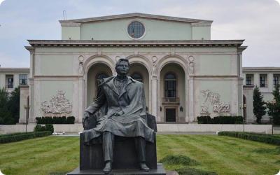 Directoarea Coteţ de la Opera Română, acuzată că ar fi primit şpagă barca cu motor “Carolina”