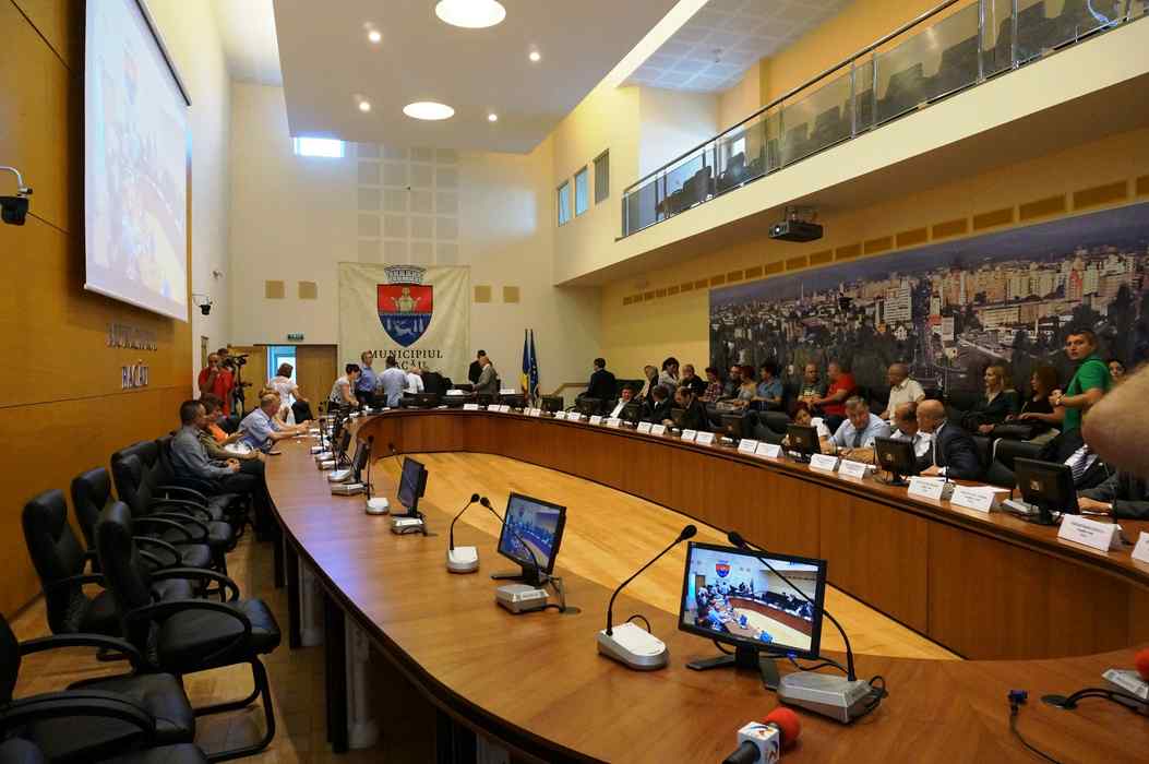 Societatea civilă din Bacău cere o dezbatere reală pe marginea bugetului public al orașului