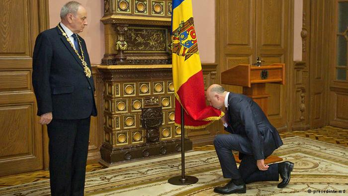 Proteste violente după învestirea pe furiș a Guvernului de la Chișinău