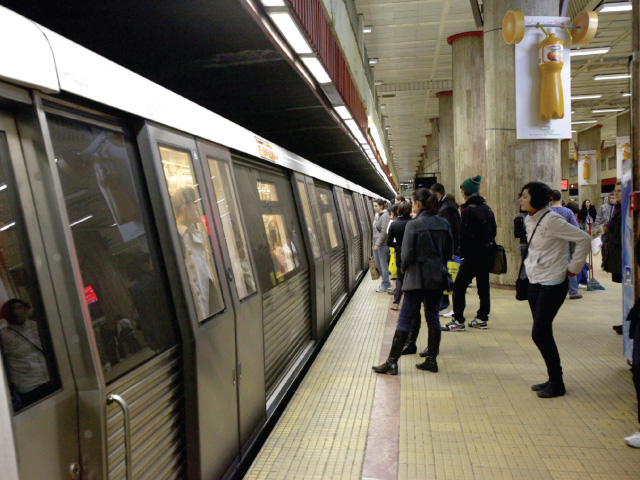 Elevii iau atitudine: fără cozi pentru abonamentele la metrou! Respect și civilizație pentru tânăra generație