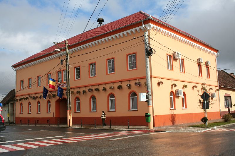 Ghimbav, „El Dorado” pentru firme. Primar generos şi achiziţii supraevaluate, combinaţia de lux pentru risipa banului public