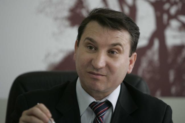 Arest la domiciliu pentru primarul din Bacău, acuzat de cinci infracțiuni de luare de mită