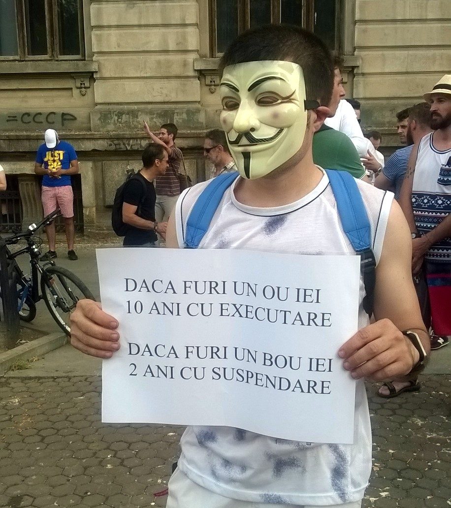 Protest la Piața Universității împotriva deciziilor Parlamentului: ”Titus Corlățean, ești o rușine pentru România/DNA te așteaptă!”