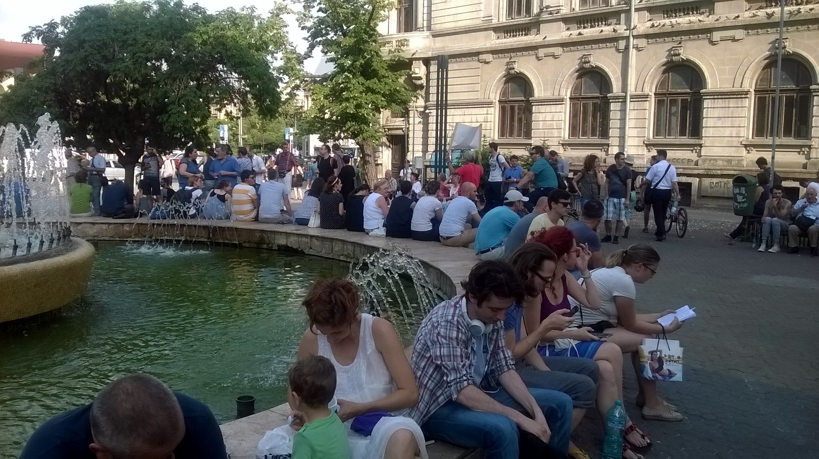 Protest la Piața Universității împotriva deciziilor Parlamentului: ”Titus Corlățean, ești o rușine pentru România/DNA te așteaptă!”