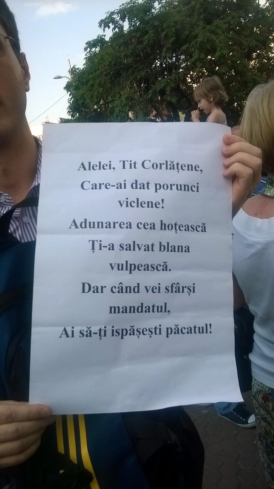 Protest la Piața Universității împotriva deciziilor Parlamentului: ”Titus Corlățean, ești o rușine pentru România/DNA te așteaptă!”