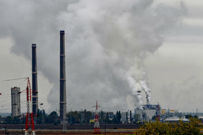 Mobilizare la Ploiești împotriva poluării aerului de la combinatele petrochimice. Autoritățile spun că nu e nici o problemă, deși aparatele de măsură nu funcționează