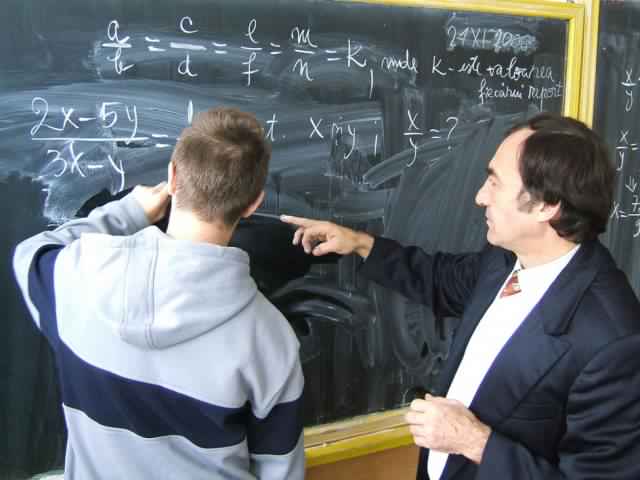 Analiză OECD a Educației românești: țara în care profesorii se cred cei mai buni, iar elevii sunt cei mai slabi