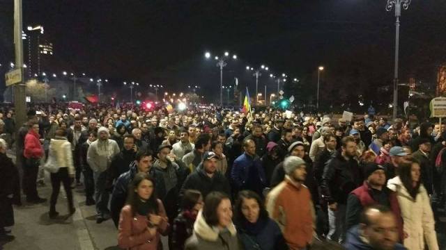 @ntonesei’s blog: Zeci de mii de români în stradă!