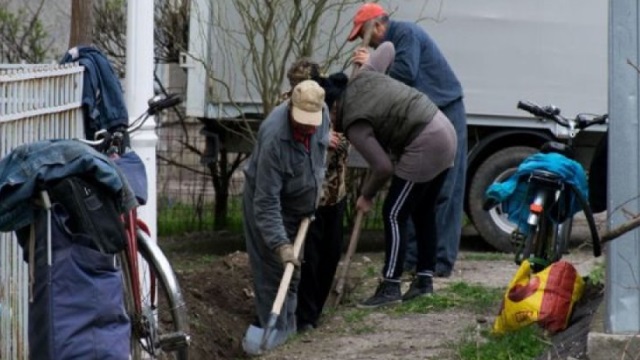 Cum vă imaginați că va fi motivat să muncească pentru că pierde 140 de lei pe lună cineva care, conform mitului, refuză 100 de lei pe zi?