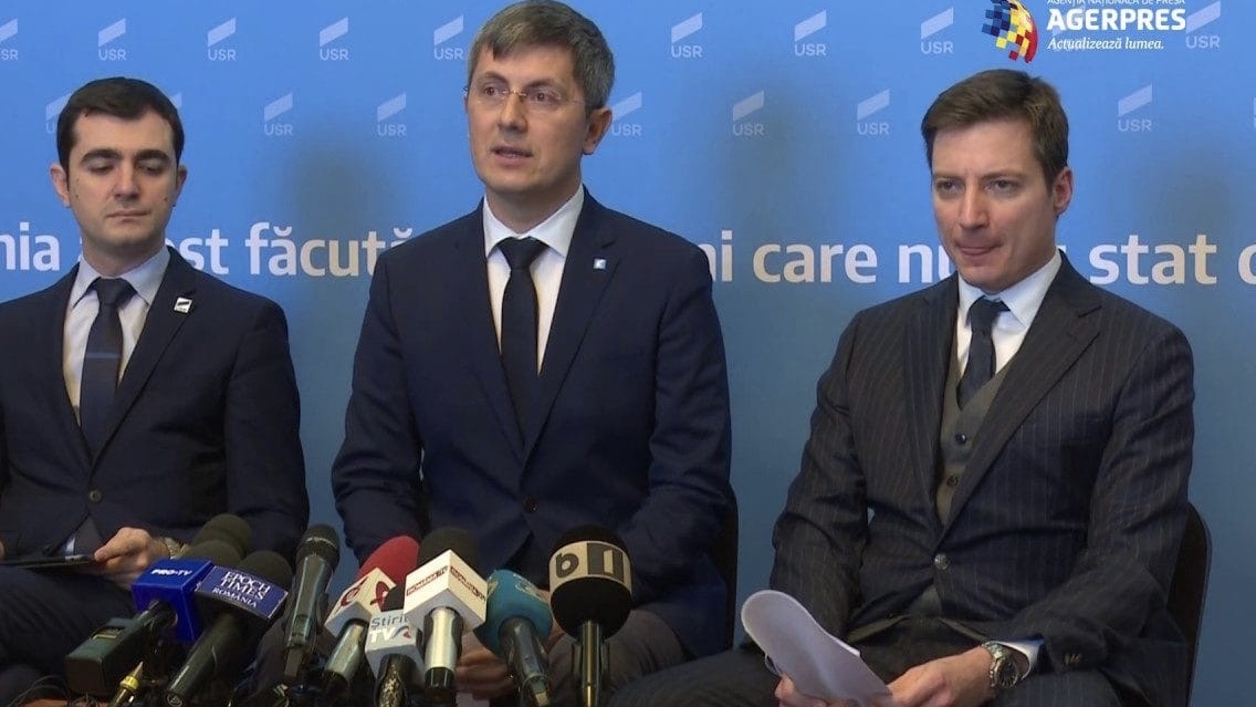 Dați-l afară pe Caramitru din USR!