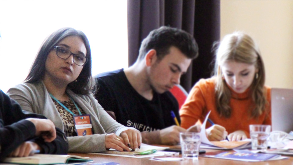 Am avut timp de 4 ani dreptul la bursă și nu am știut acest lucru. Acum da și o solicit de la primar!